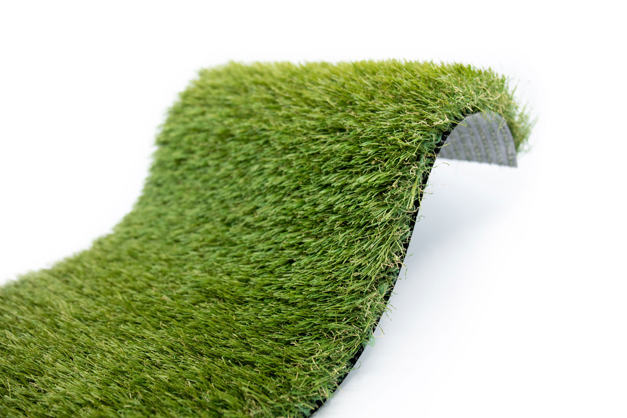 Gazon synthétique Liberté 100 % recyclable - 45mm, vue courbée avec envers Verdite