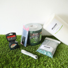 Greeninmygarden.com vous recommande : Kit de pose pour gazon synthétique sur sol meuble - 50m² - avec couteau alu et mètre