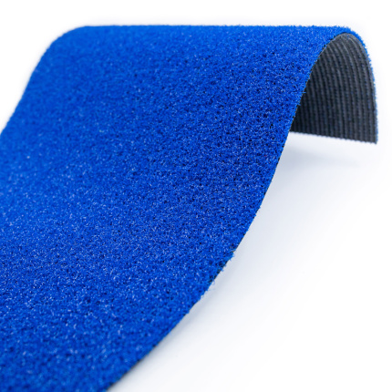Vue sur la texture dense du gazon Expo bleu 22 mm - revêtement classé feu Bfl-s1 ERP